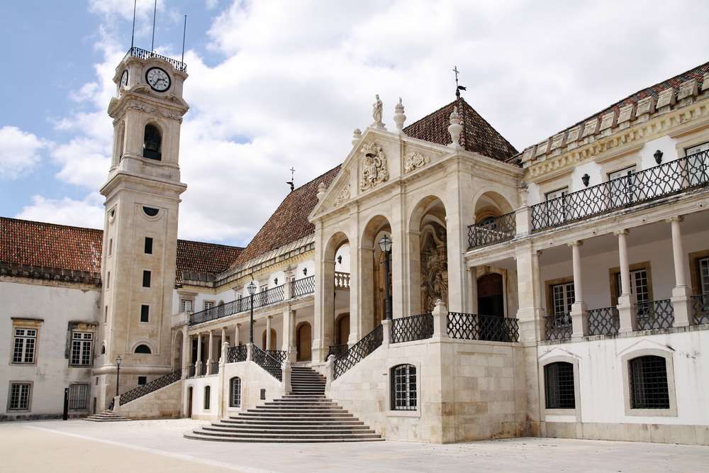 A centenária Universidade de Coimbra é uma das melhores instituições de ensino superior de Portugal.