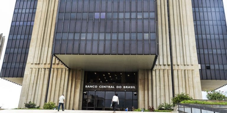 Decisão do Copom deve manter Selic inalterada.