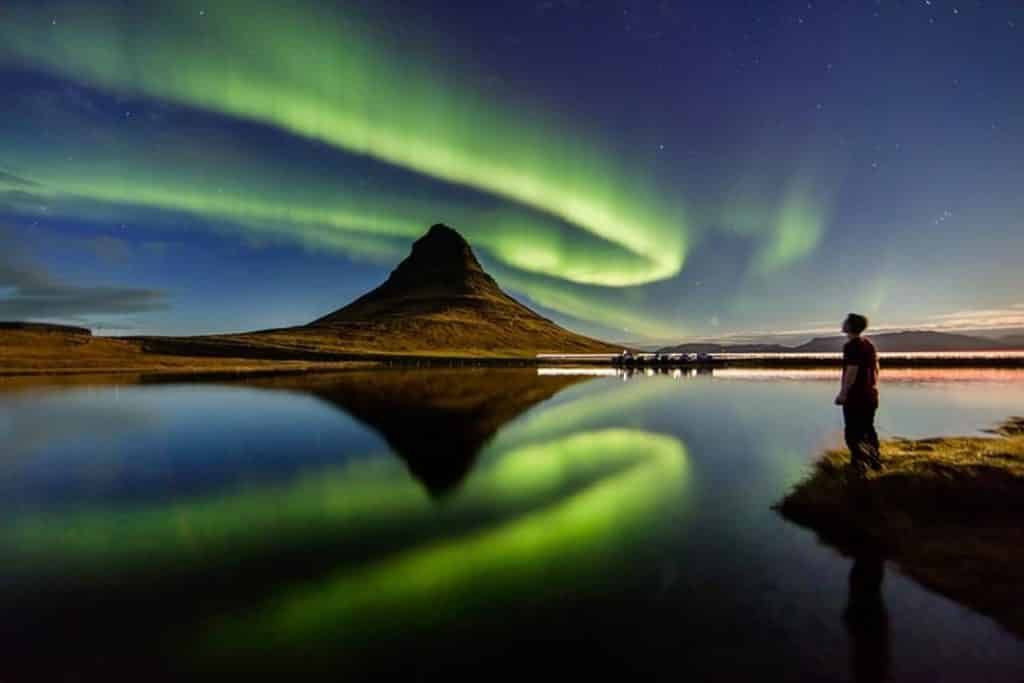A Aurora Boreal é um fenômeno belíssimo e que só pode ser observado em determinadas regiões do pólo norte do Planeta Terra.