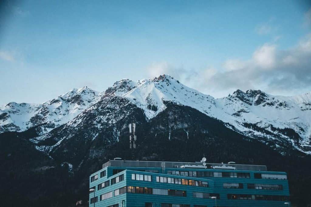  Innsbruck já foi sede das Olimpíadas de Inverno três vezes e é um paraíso para amantes de esportes na neve.