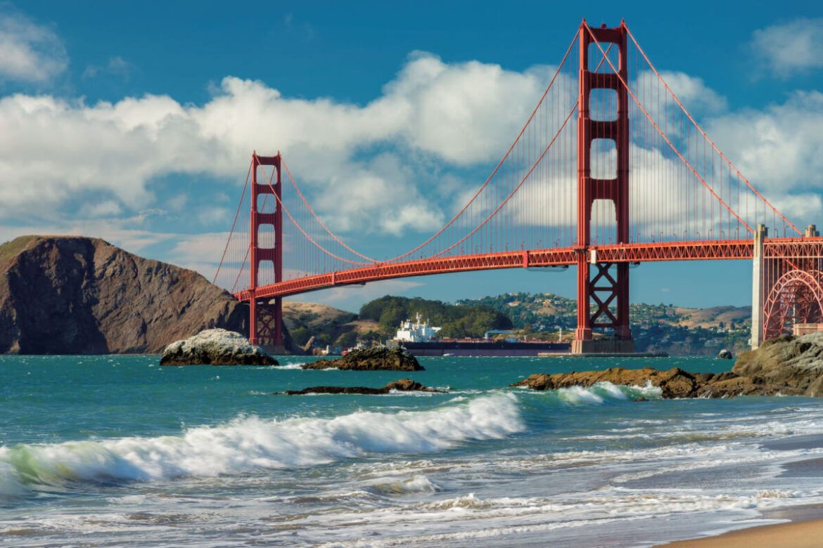 Golden Bridge, em São Francisco, com mar e montanhas