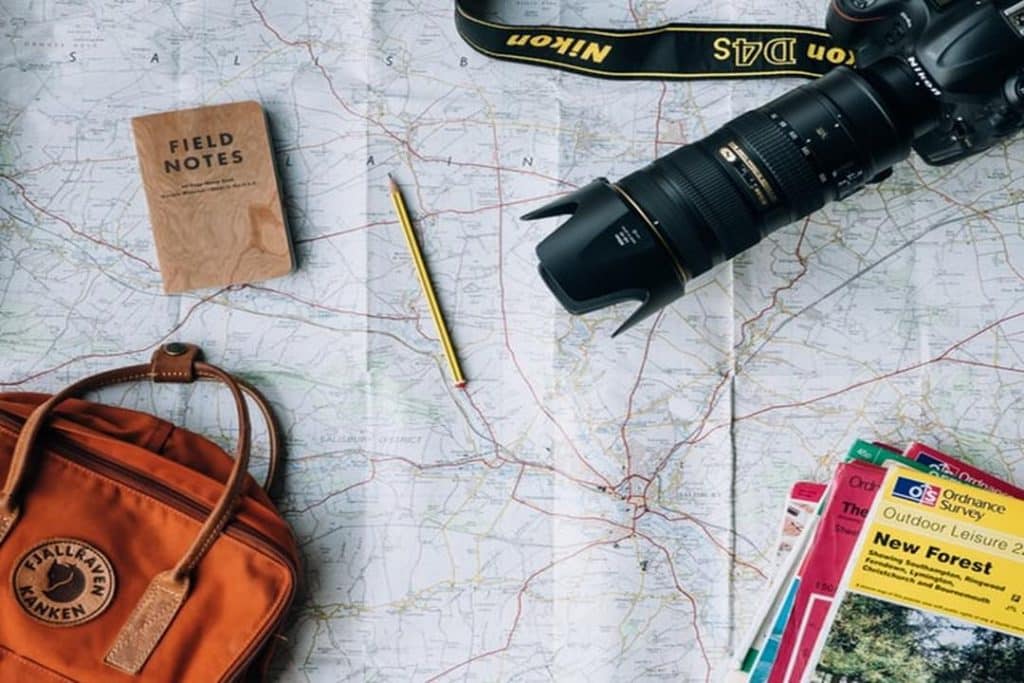 Vai viajar e tem dúvidas sobre contratar pacotes de viagem ou viajar por conta própria? Entenda qual modalidade se encaixa melhor no seu perfil de turista.