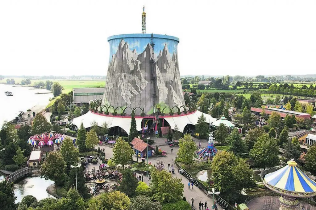 O Wunderland Kalkar é um parque de diversão construído nas ruínas de uma antiga usina nuclear.