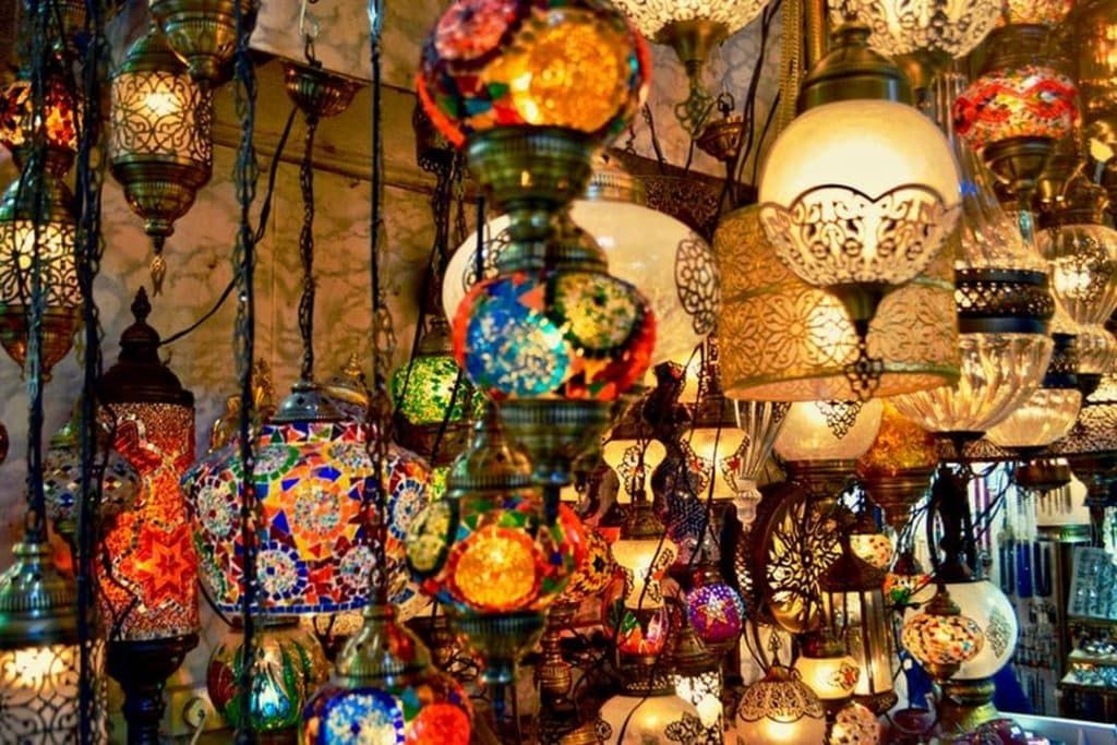 O Mercado de Khan El Khalili, é a maior feira popular do Cairo.