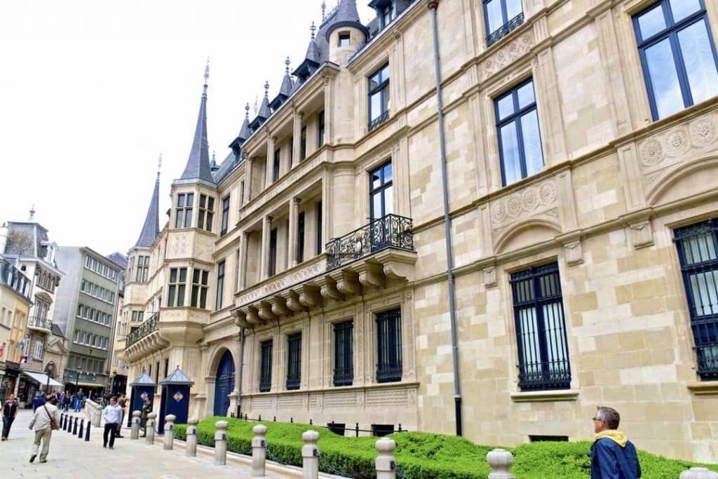 O Palácio Grão-Dural é residência oficial da família real. Se for viajar para Luxemburgo não deixe de conferir o local.