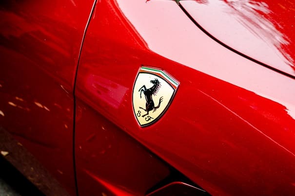 O Ferrari Land é um parque de diversão que agrada adultos e crianças apaixonados por automobilismo e pela famosa marca de carros.