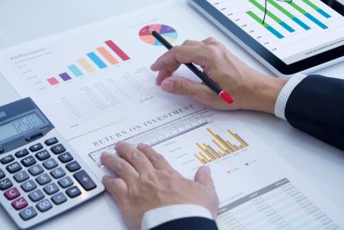 Investir no exterior pode potencializar seus ganhos e até facilitar a obtenção de visto em alguns países.