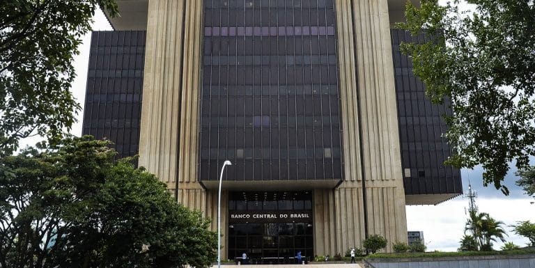 Copom mantém juros inalterados