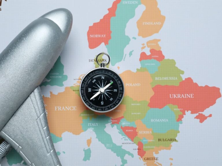 Saiba como fazer um tour pela Europa com dicas práticas, roteiros detalhados e planejamento para uma viagem de até 20 dias.
