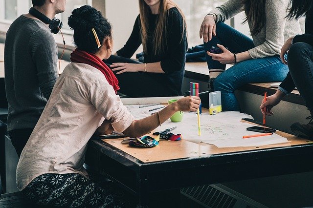 Quando você faz um curso de idiomas no exterior precisa aprender a deixar a timidez de lado e pedir ajuda sempre que necessário.