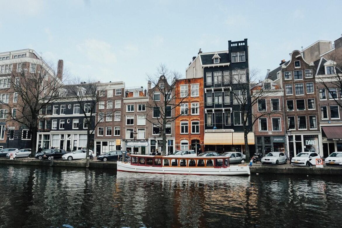 Cidade de Amsterdam, onde é possível estudar na Holanda