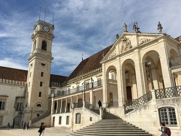 A renomada Universidade de Coimbra é uma das instituições portuguesas que aceitam a nota do ENEM como critério para ingresso.