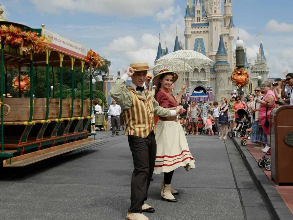 Casal que trabalha na Disney