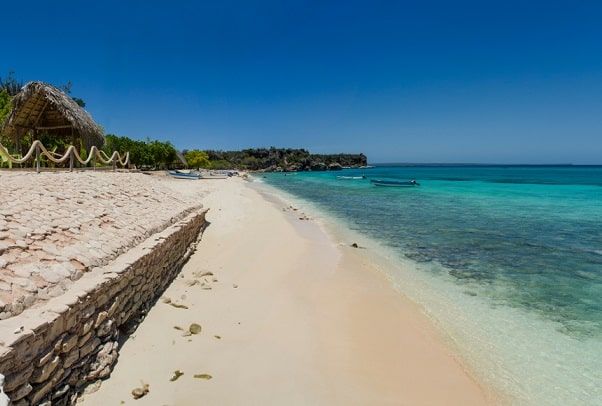 O maior destaque da  Baía de las Águilas é a tranquilidade do lugar, além dos recifes de corais conservados.