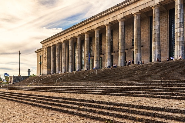 Na foto temos a Universidade de Buenos Aires, uma das maiores instituições de ensino superior da Argentina.