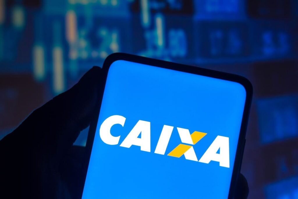 Aplicativo da caixa aberto em um celular.