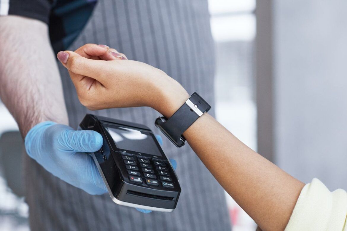 Smartwatch com NFC: veja 5 opções para pagar com aproximação