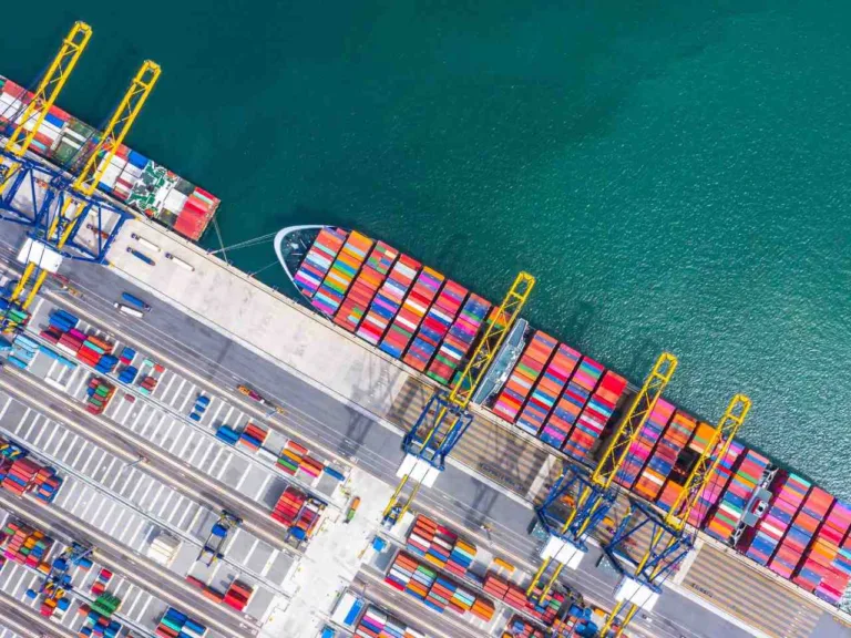 Navio no cais para exportação