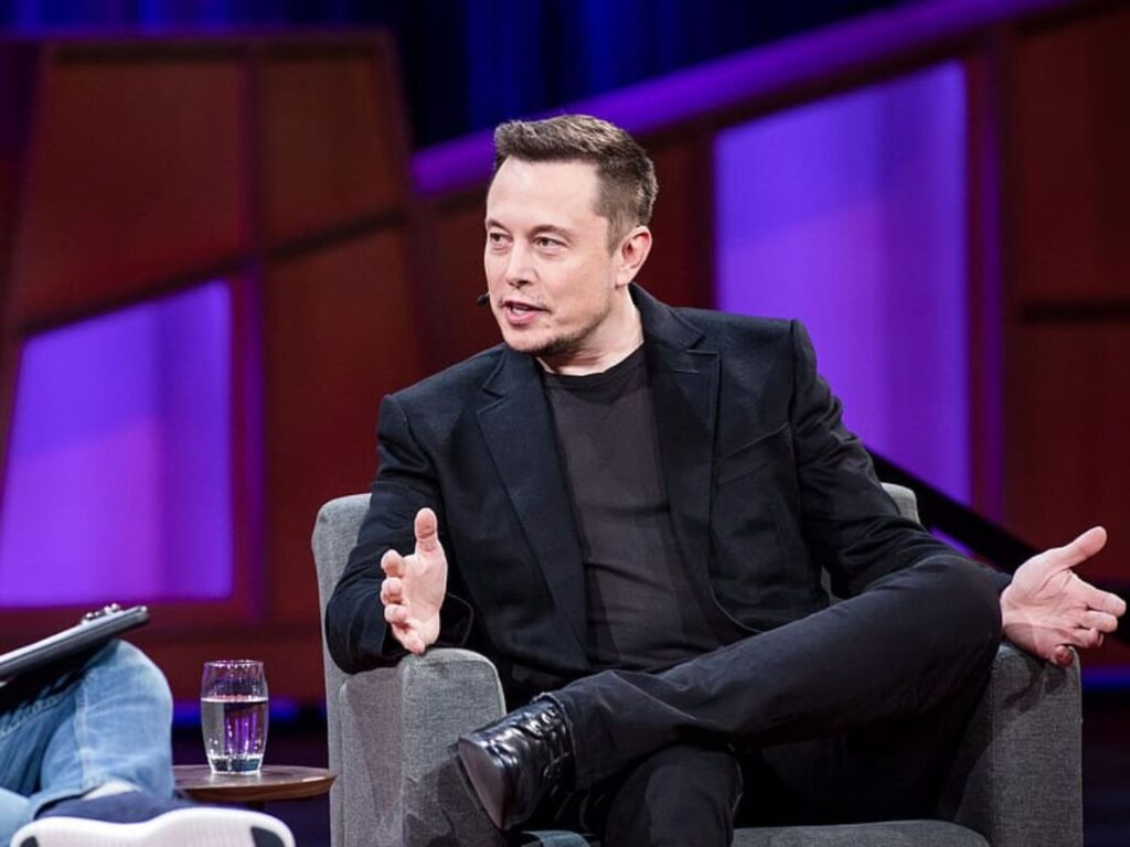 Elon Musk durante palestra
