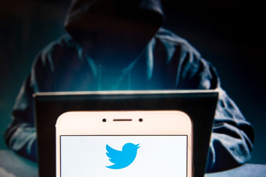 Bill Gates, Ellon Musk e Jeff Bezos têm contas do Twitter hackeadas