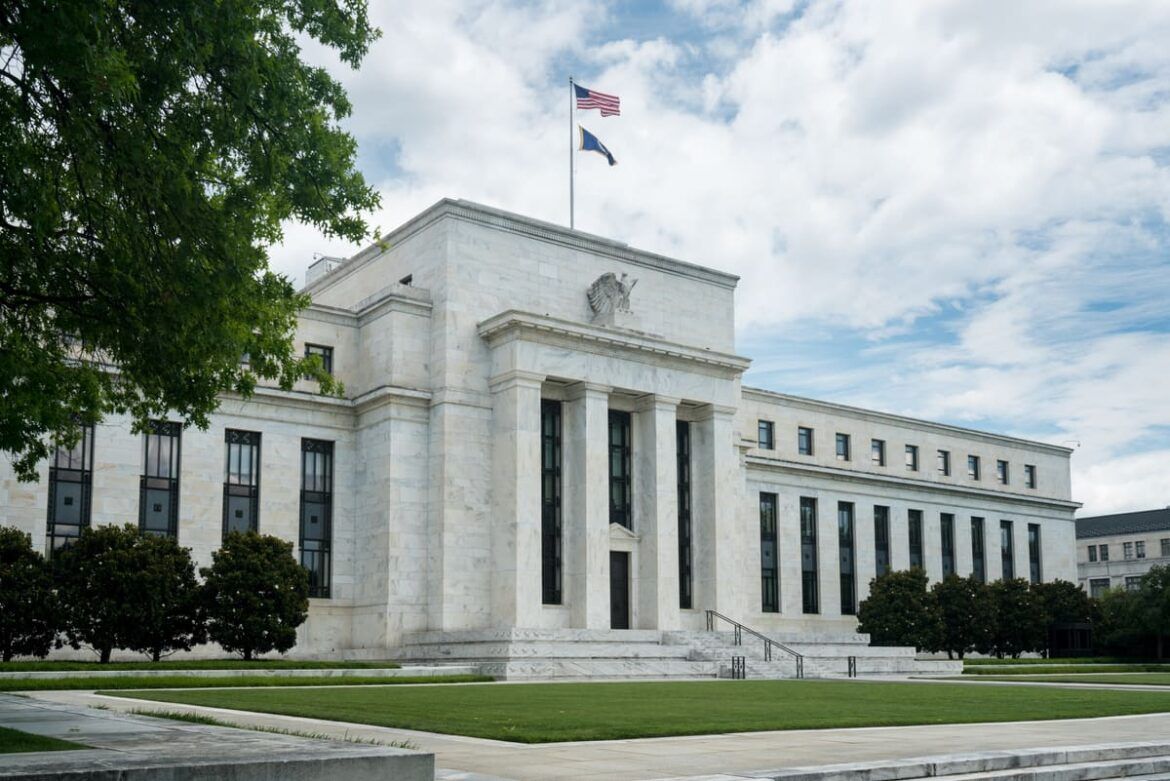 Foto da fachada do Federal Reserve Board para explicar o que é FED.