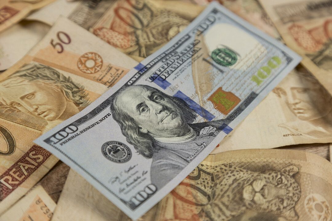 Como converter dólar em real? Saiba tudo aqui