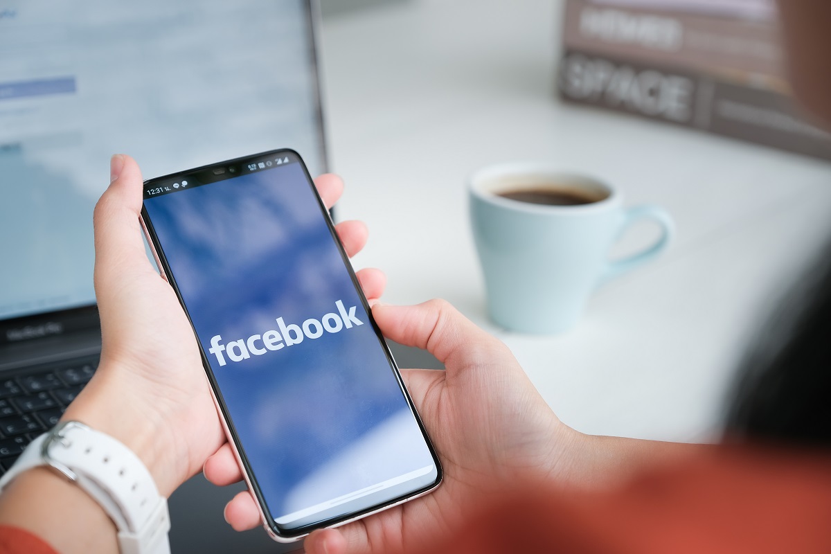 Facebook aceitará pagamentos para dar destaque em atualizações de feeds dos  usuários