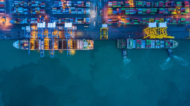 EXW: o que é o Incoterm, quando usar e as vantagens