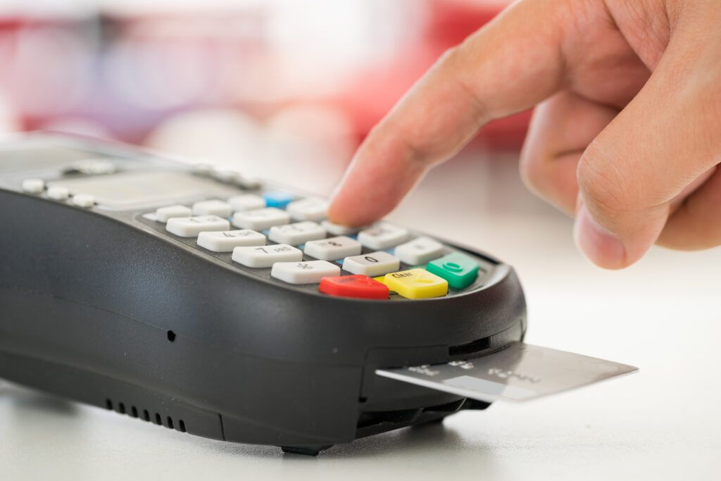 shutterstock 302395571 1024x683 - Qual a melhor maquininha de cartão de crédito? Qual tem a menor taxa?