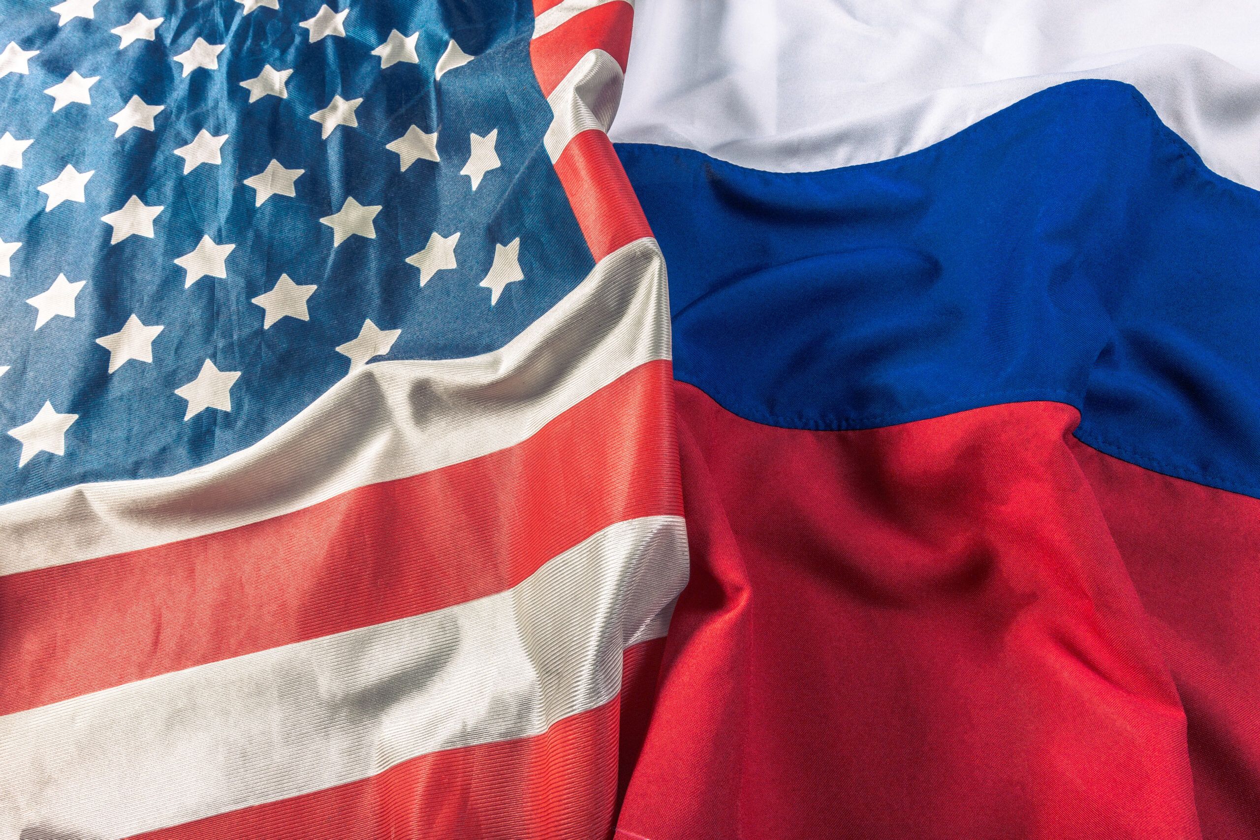 Россия и США. Флаг России и США. Российский и американский флаги. Русский и американский флаг. Americans in russia