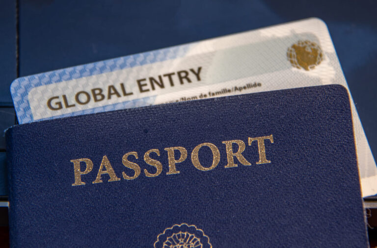 Passaporte com cartão Global Entry.