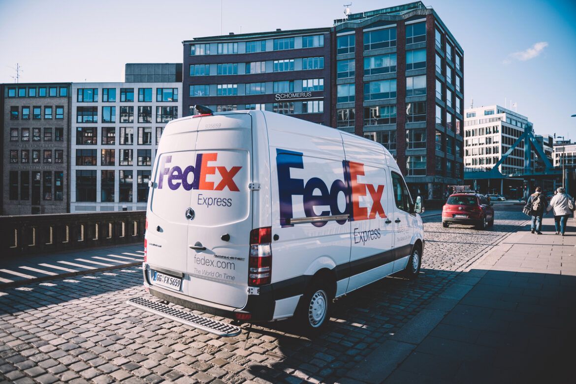Van representando como funciona FedEx no Brasil
