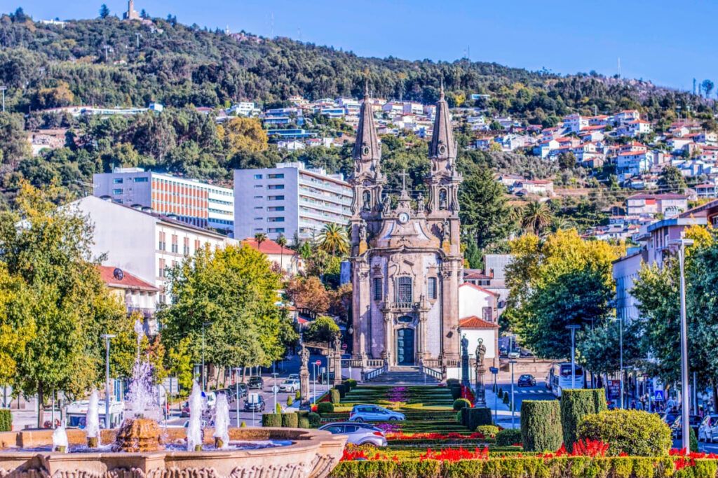 Vista da cidade de Guimarães, em Portugal.