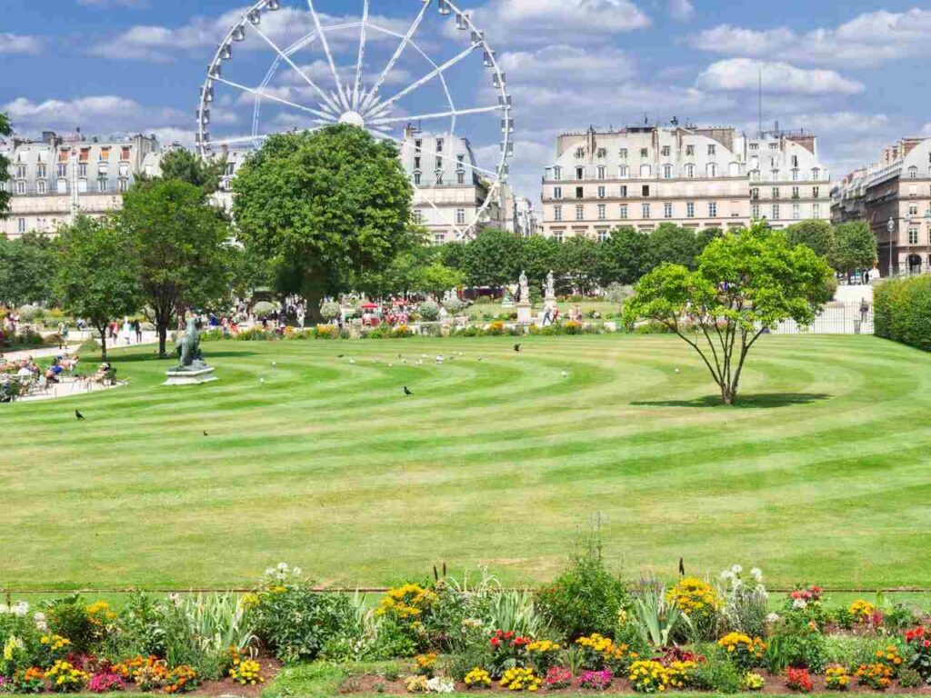 Visão panorâmica do Jardim das Tulherias em Paris