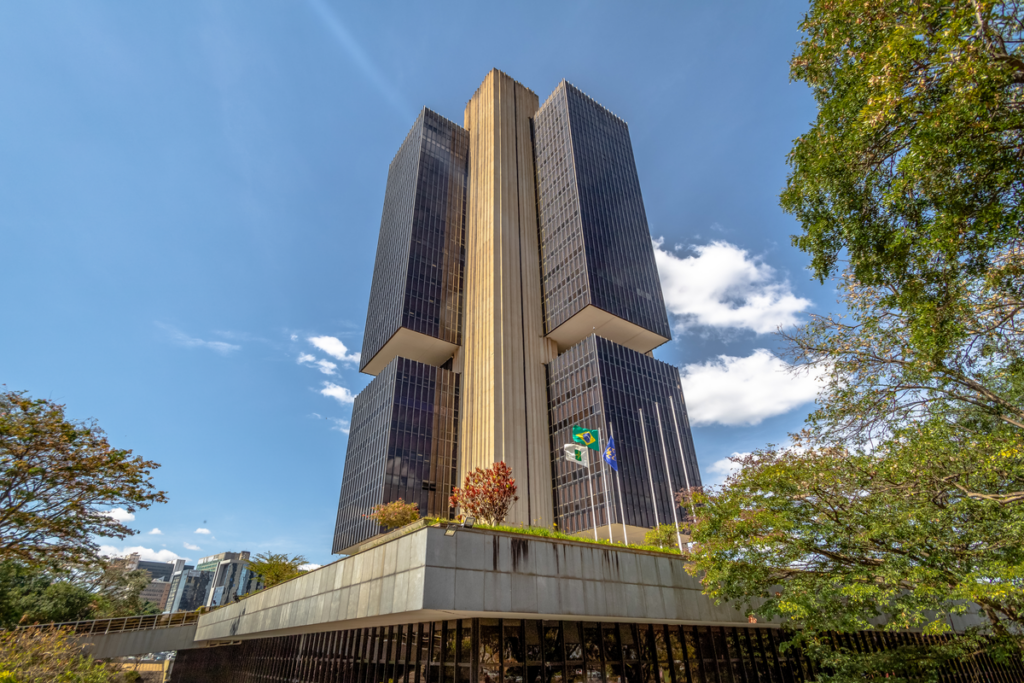 Imagem da fachada do prédio do Banco Central do Brasil em referência à reunião do Copom hoje
