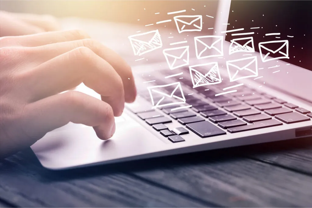 email marketing 2 1024x683 - E-mail Marketing vale a pena? Descubra aqui!