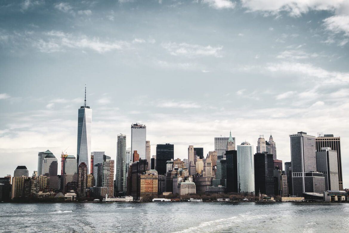 Imagem mostra prédios, simulando as melhores cidades dos EUA para morar
