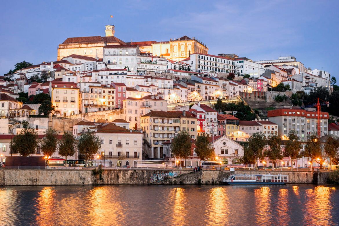 Casas à beira do rio que mostram como é morar em Coimbra