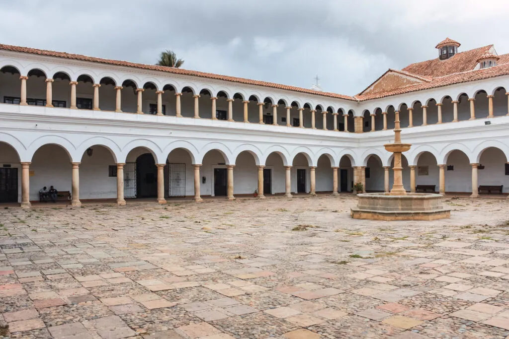 Universidade com curso de medicina na Bolívia.