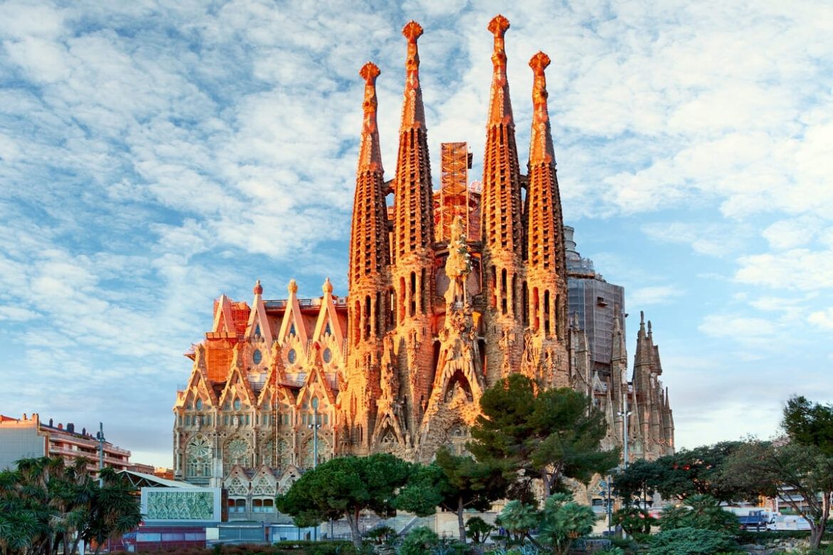 Castelo em Barcelona representando como tirar cidadania espanhola.