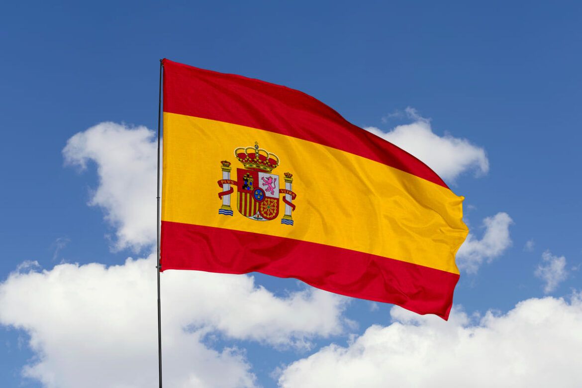 Bandeira espanhola representando as melhores cidades da Espanha.