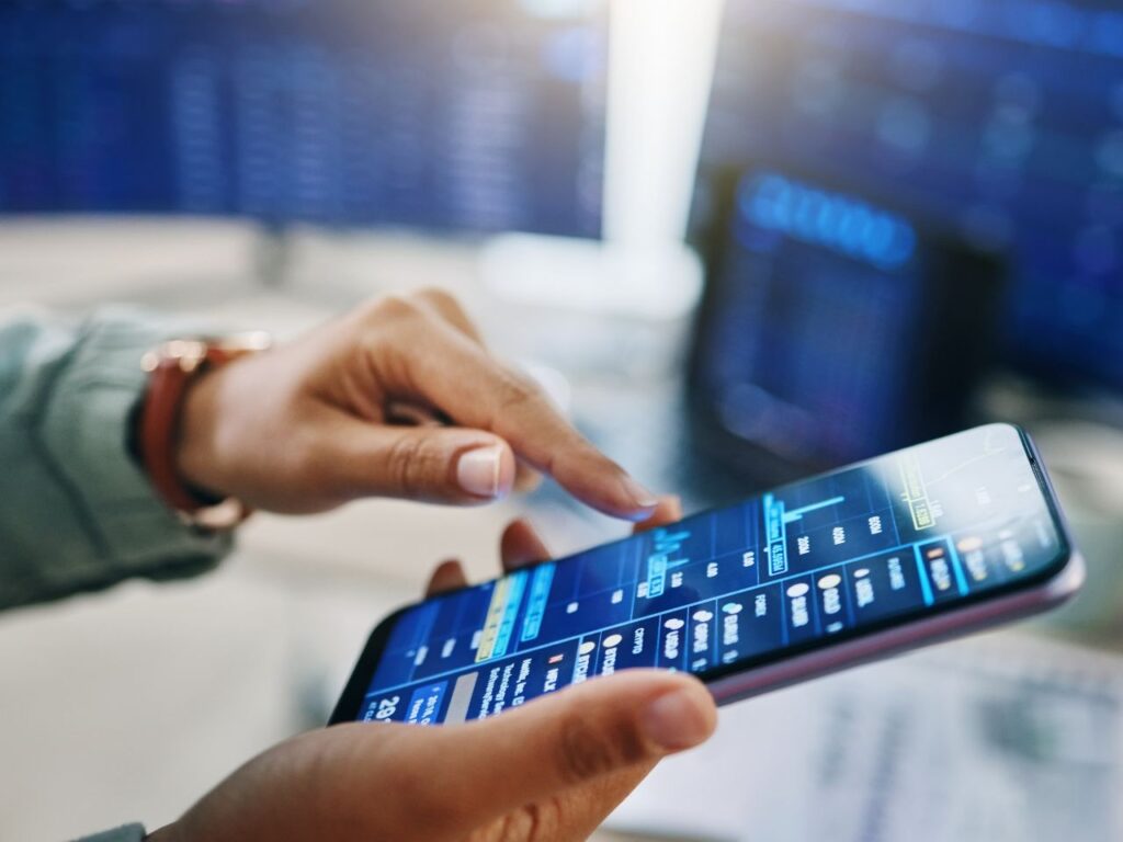 Homem abrindo conta na Interactive Brokers