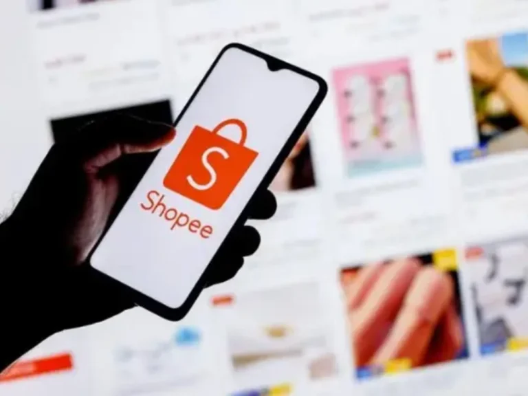 Pessoa analisando como vender na Shopee