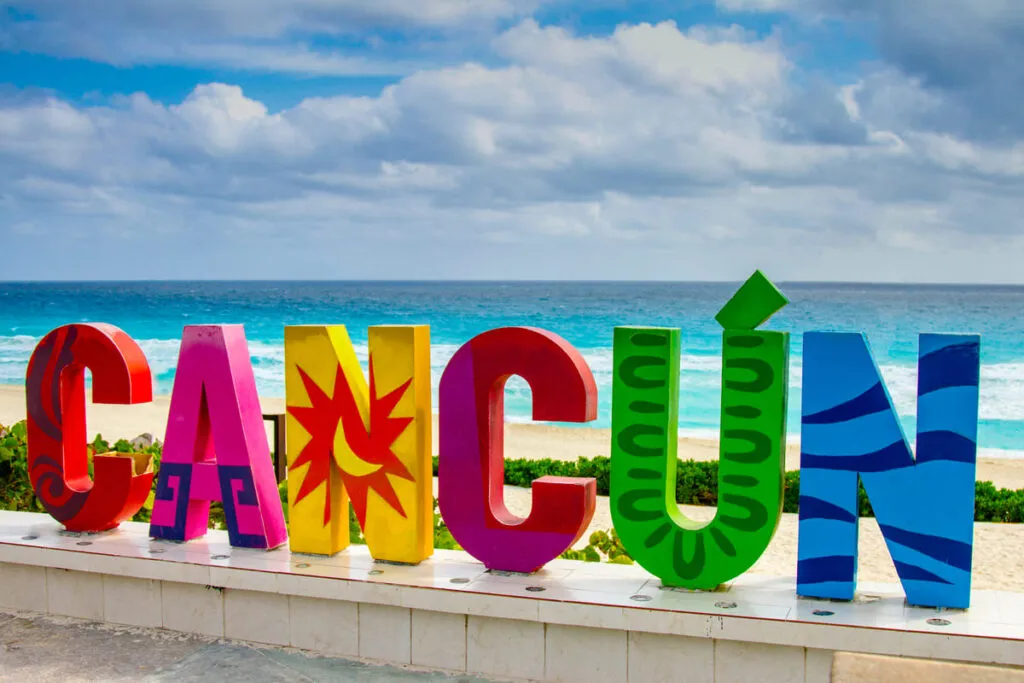 Escultura escrita Cancún