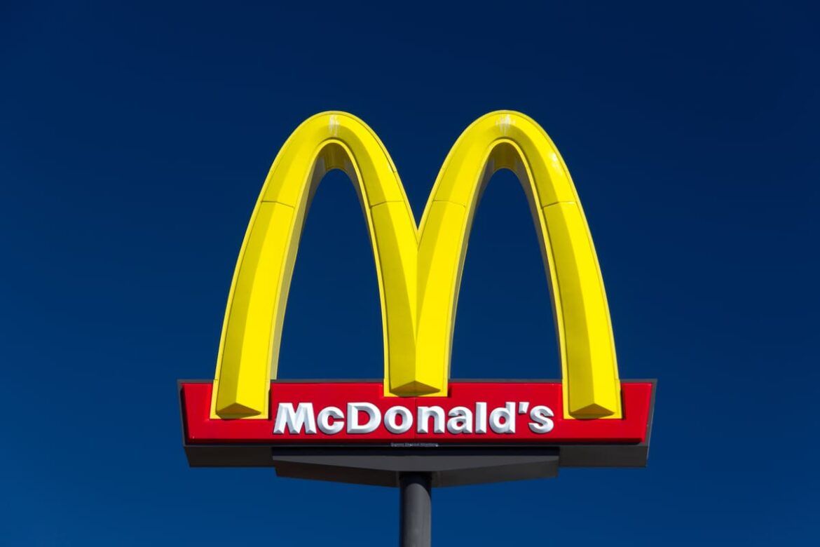 Logo tipo do McDonald's na Rússia