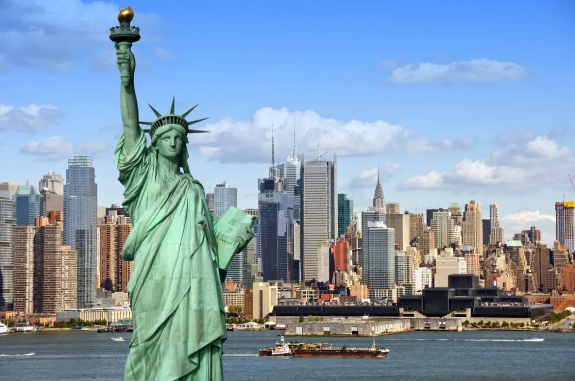 Estátua da liberdade representando como morar em Nova York