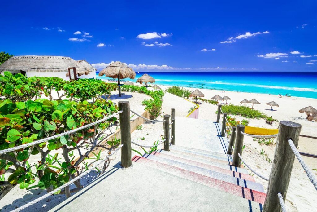 Entrada de uma das praias de Cancún para conhecer