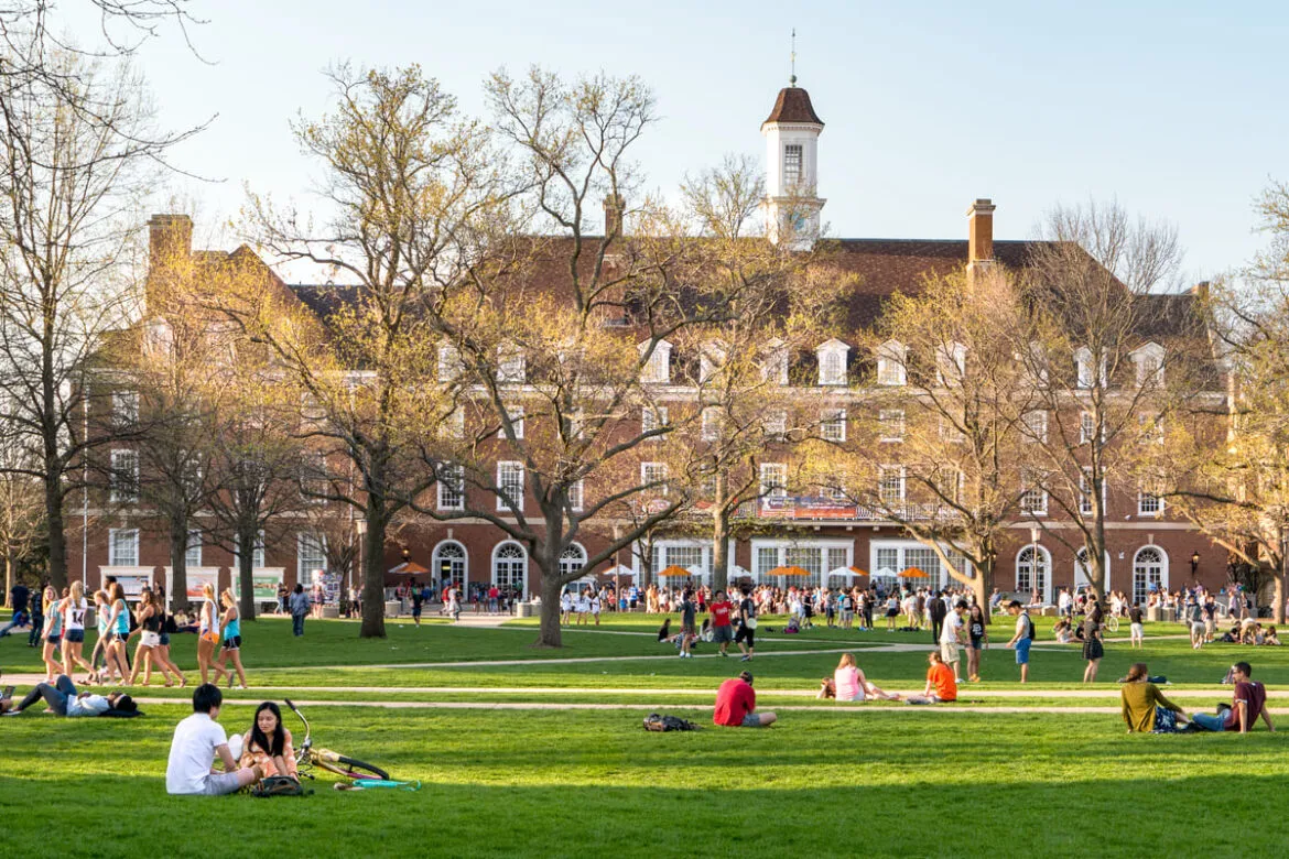 Universidade em Illinois tem bolsas para faculdade nos Estados Unidos