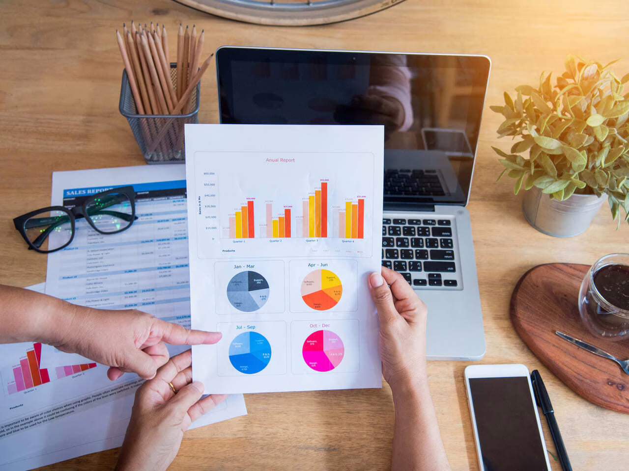 Growth Marketing é uma estratégia que combina análise de dados, testes e personalização para impulsionar o crescimento das empresas de forma consistente e escalável
