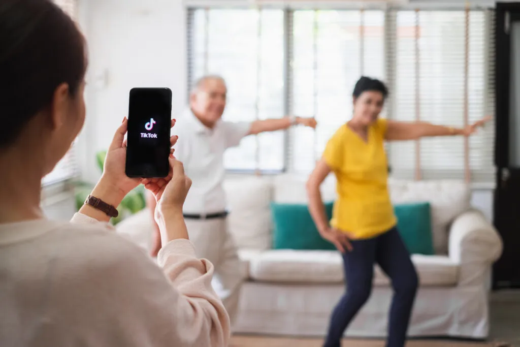 ideias de foto de cria no espelho menina｜Pesquisa do TikTok